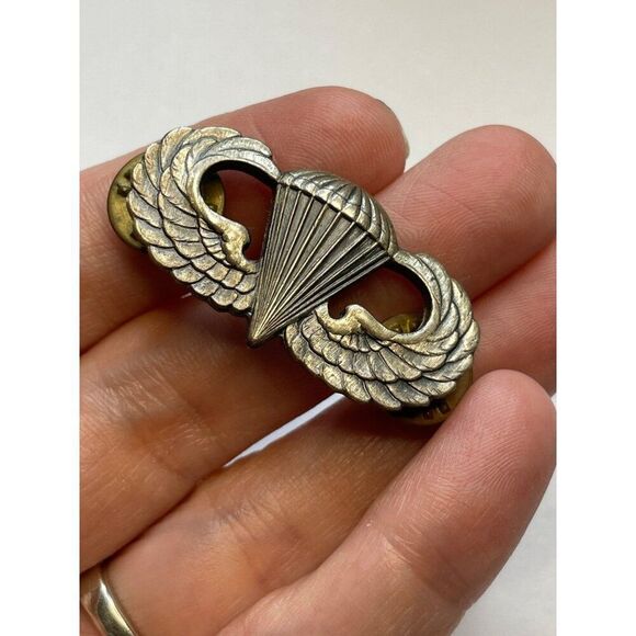Vintage Antaya G.I. U.S. Army Paratrooper Jump Wings Pin Silver Filled - Picture 1 of 9